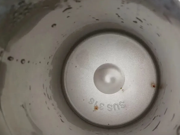 316 stainless steel kettle has rust spots