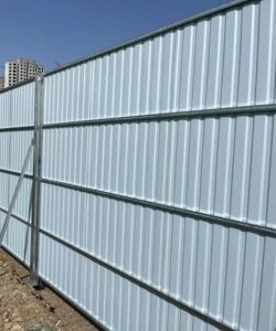 Colored coated corrugated board fence - customizable length and color Colored coated corrugated board fence - customizable length and color