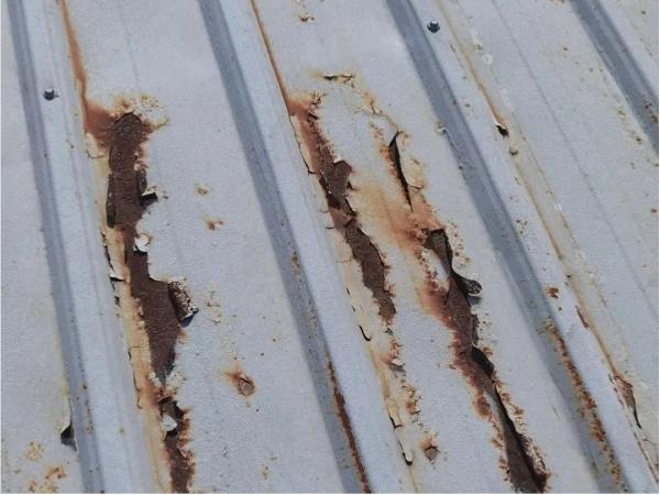 Long term use of galvanized corrugated board leads to rusting and red rust Long term use of galvanized corrugated board leads to rusting and red rust