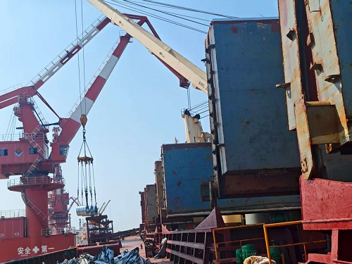 265 tons of steel loaded, PPGI Coil & Corrugated Steel Sheet into a ship in Singapore 265 tons of steel loaded, PPGI Coil & Corrugated Steel Sheet into a ship in Singapore
