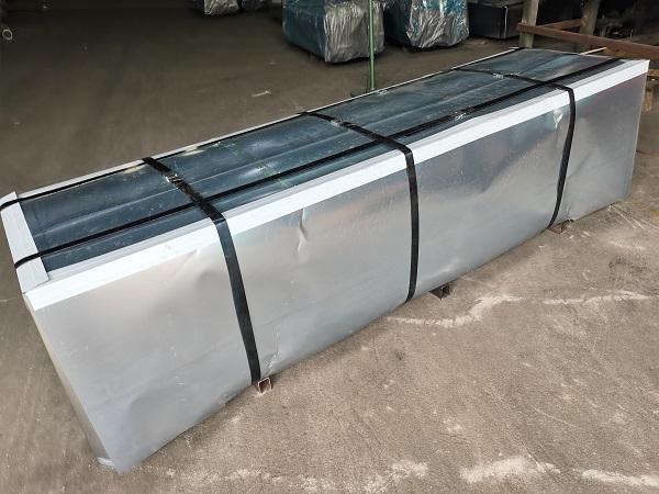 Galvanized corrugated steel sheet packaged with steel plates Galvanized corrugated steel sheet packaged with steel plates