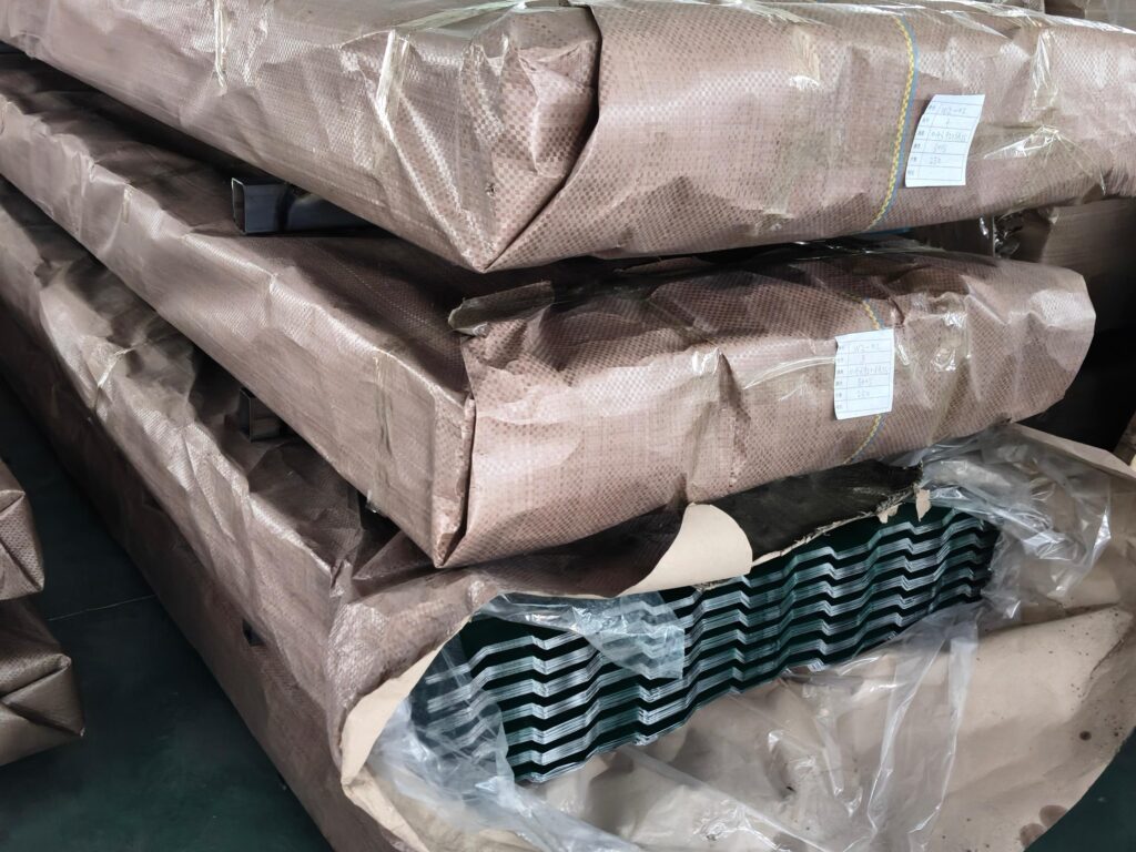 Preliminary Packaging and Inspection of RAL6005 Color-Coated Galvanized Corrugated Steel Sheets Preliminary Packaging and Inspection of RAL6005 Color-Coated Galvanized Corrugated Steel Sheets