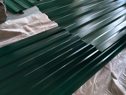 Singapore RAL6005 color-coated corrugated steel sheet is in production. Singapore RAL6005 color-coated corrugated steel sheet is in production.