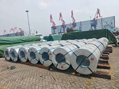 Singapore RAL9002 color-coated steel coils awaiting packing. Singapore RAL9002 color-coated steel coils awaiting packing.