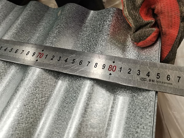Width measurement of galvanized corrugated steel plate