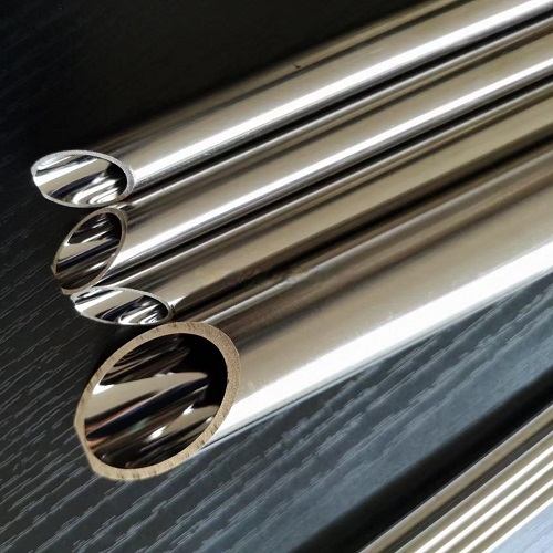 Cross section showing seamless versus welded austenitic pipe construction